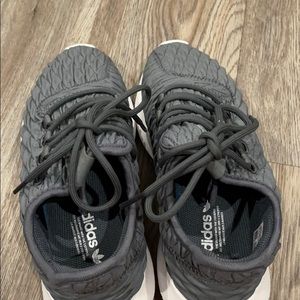 Women’s 5 1/2 Adidas tennis shoes